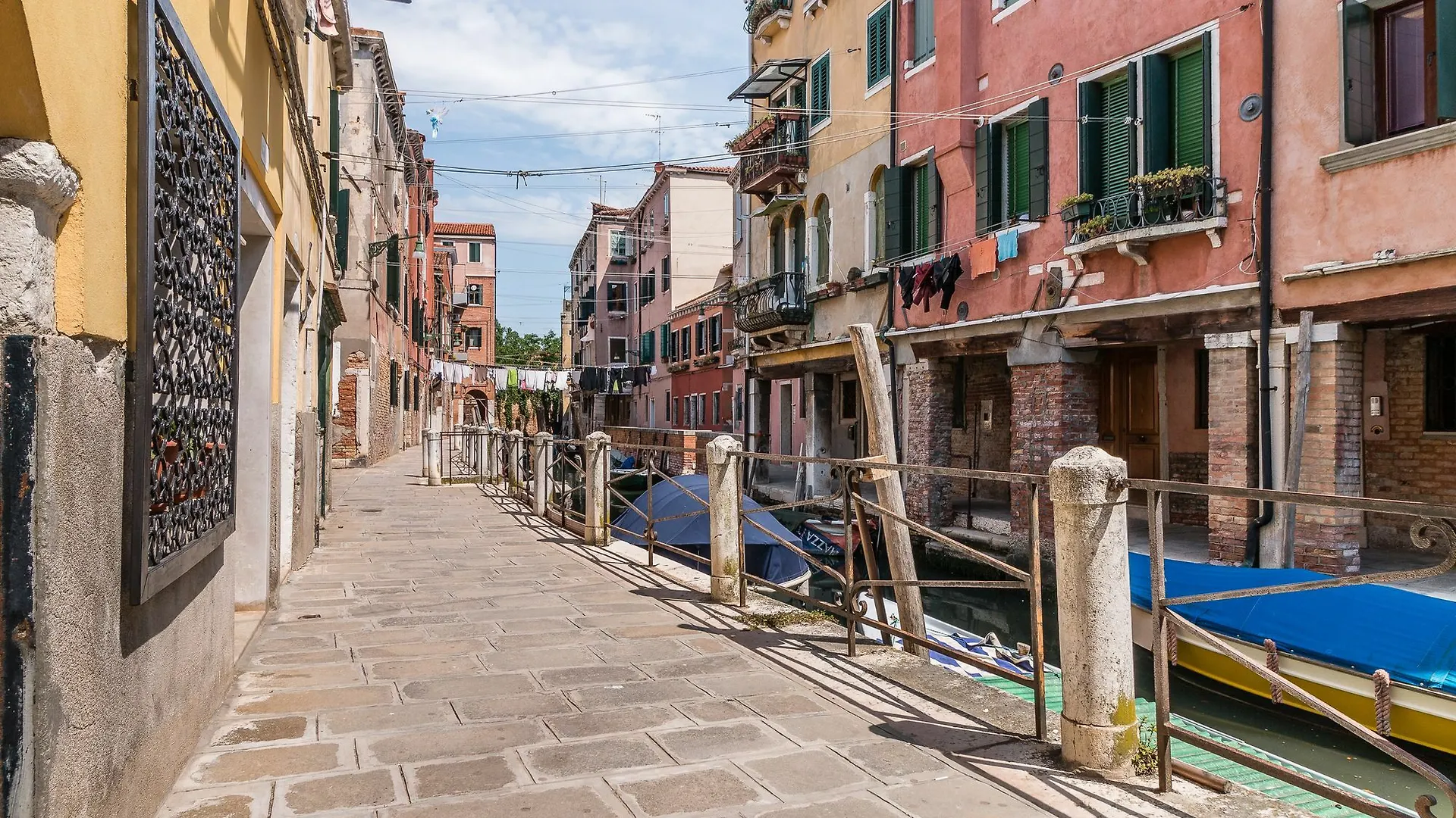 The Star Close To Biennale & Arsenale Βενετία